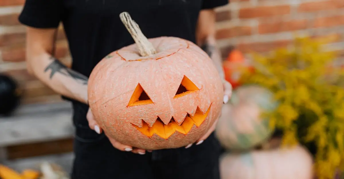 Pourquoi les couleurs orange et noir dominent Halloween ?